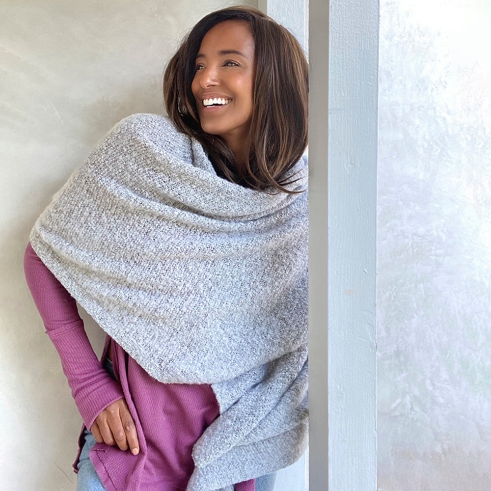 NWOT Summer & Rose Cozy Scarf in Grey